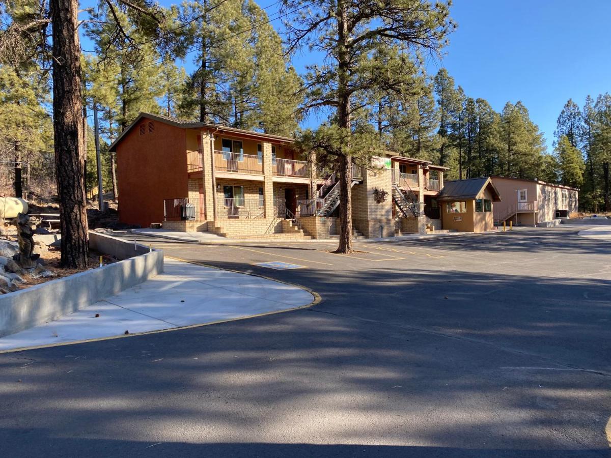 Motel In The Pines Munds Park Bagian luar foto