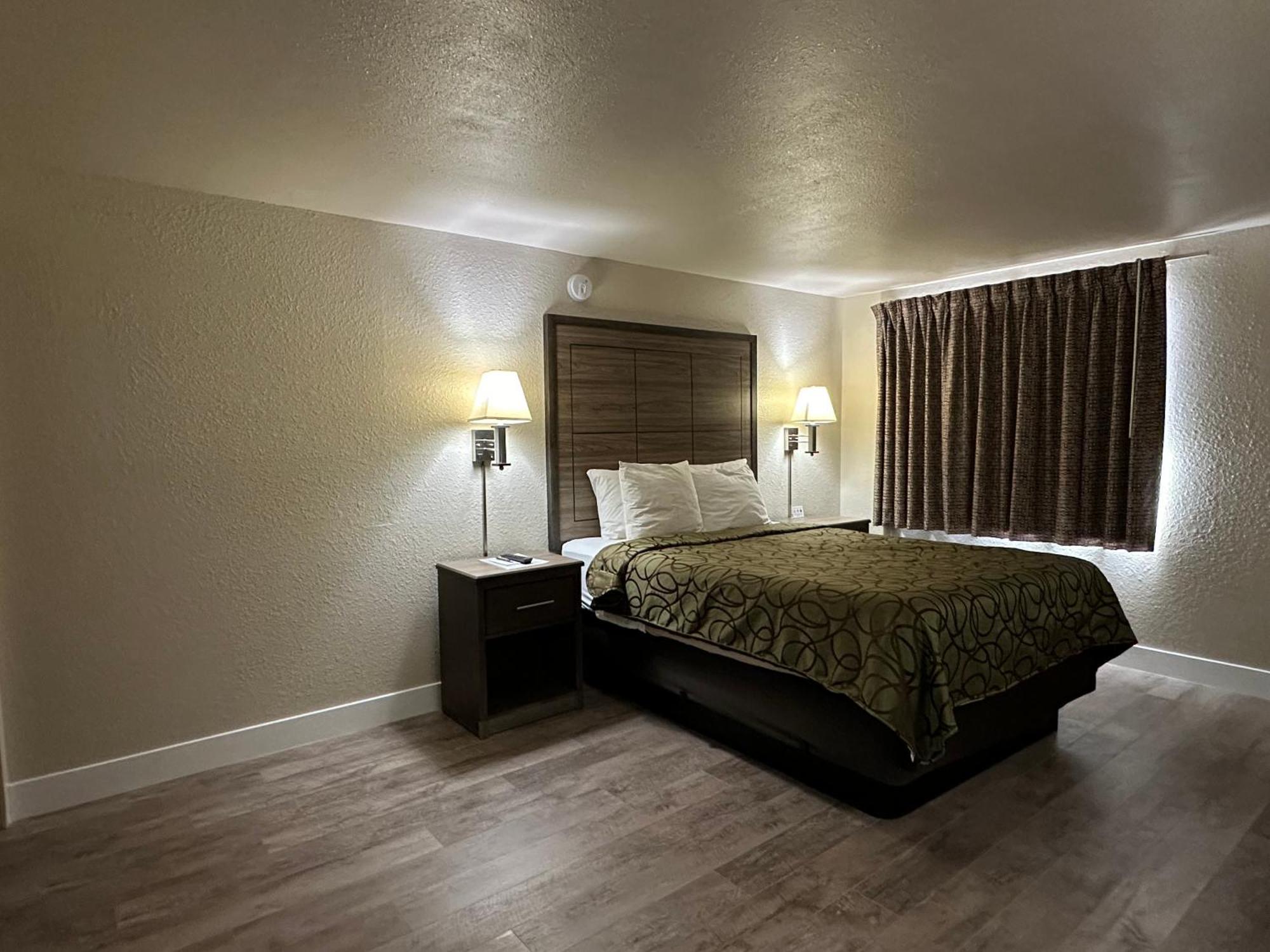 Motel In The Pines Munds Park Bagian luar foto